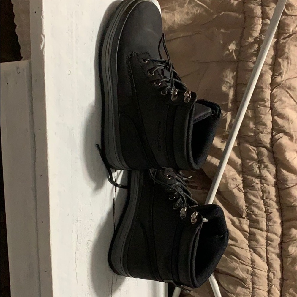 Never worn men’s boots